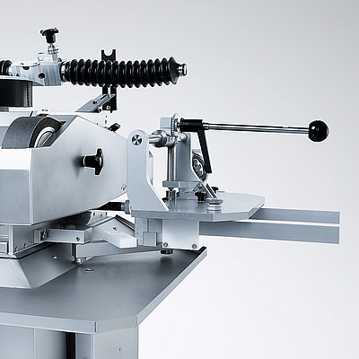 Dispositif d’affûtage par bande orientable